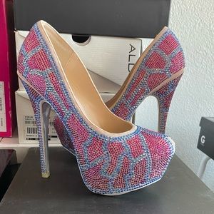Beautiful sparkling heels!! Perfect for any occasion